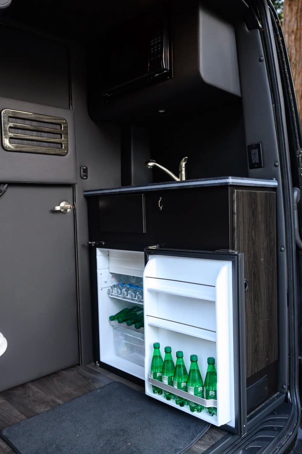 MIOR Sprinter interior detail 61