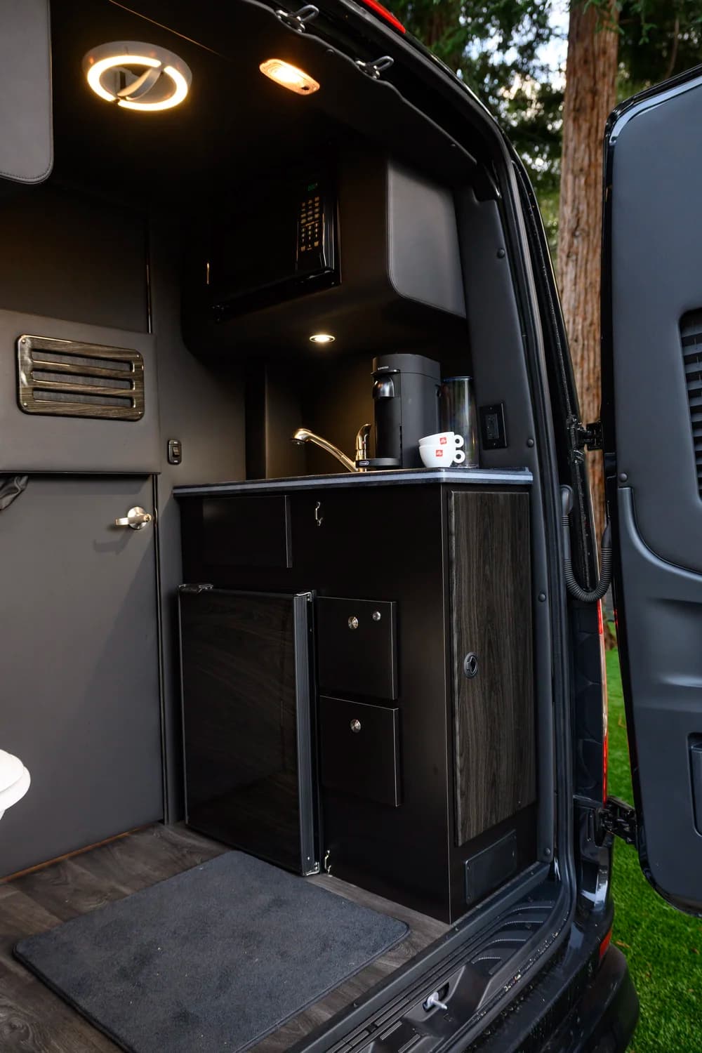 MIOR Sprinter interior detail 63